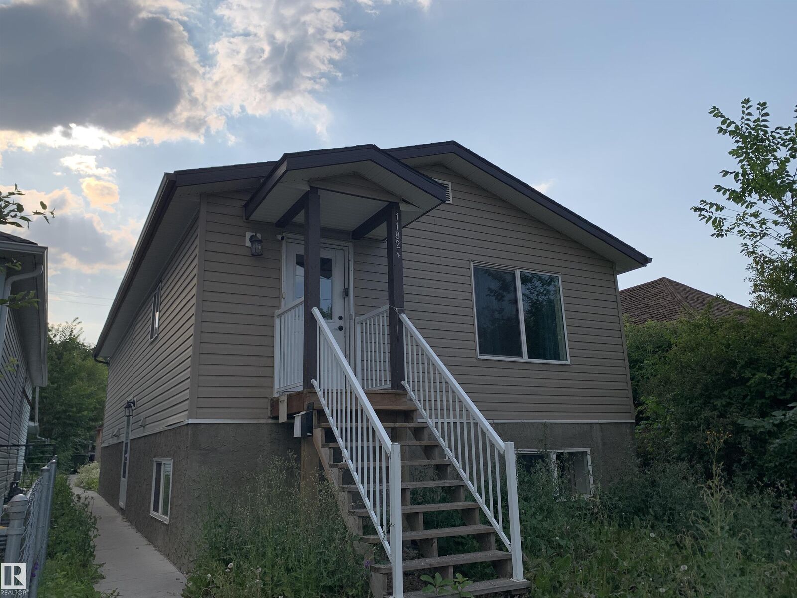 Property Photo:  11824 93 Street NW  AB T5G 1E3 