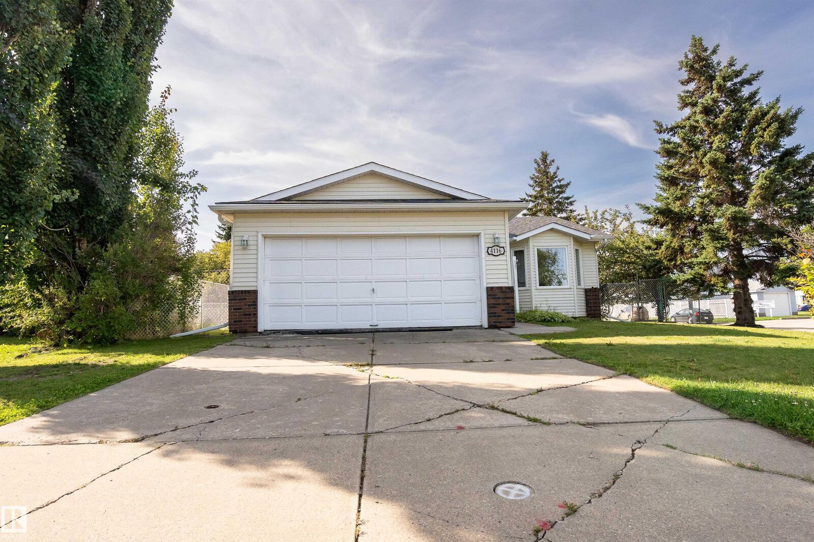 Property Photo: 4116 44 Avenue AB T7Z 1K3