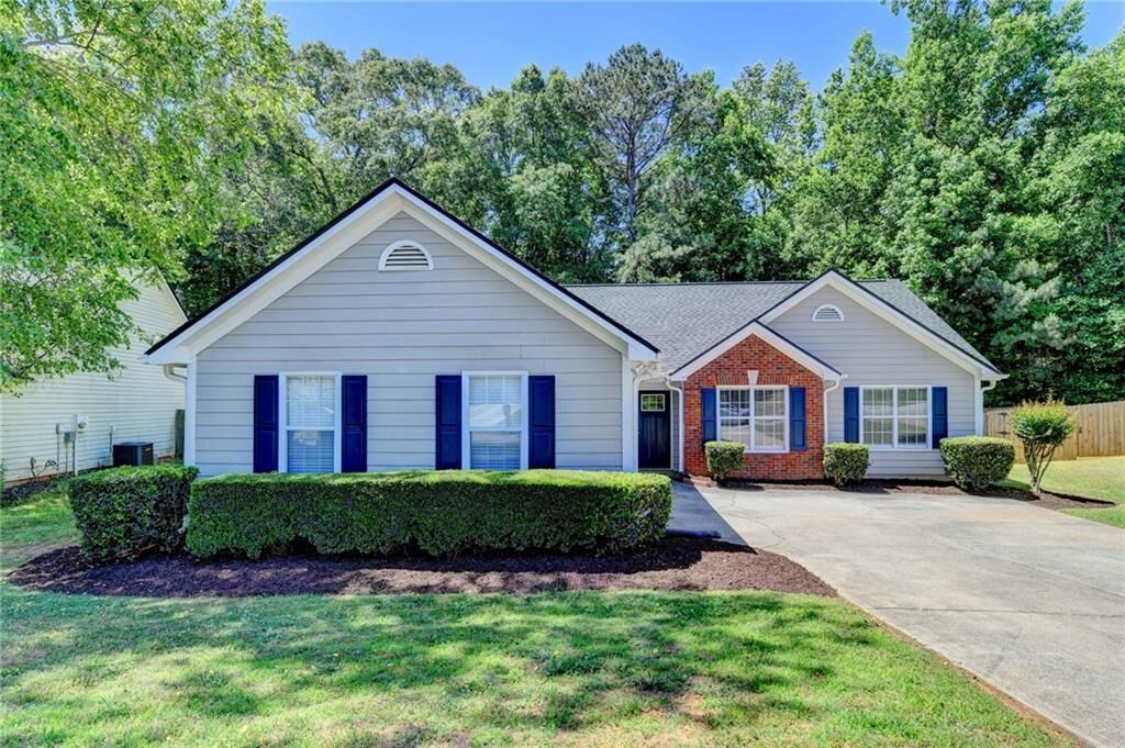 Property Photo: 657 Arbour Way GA 30024