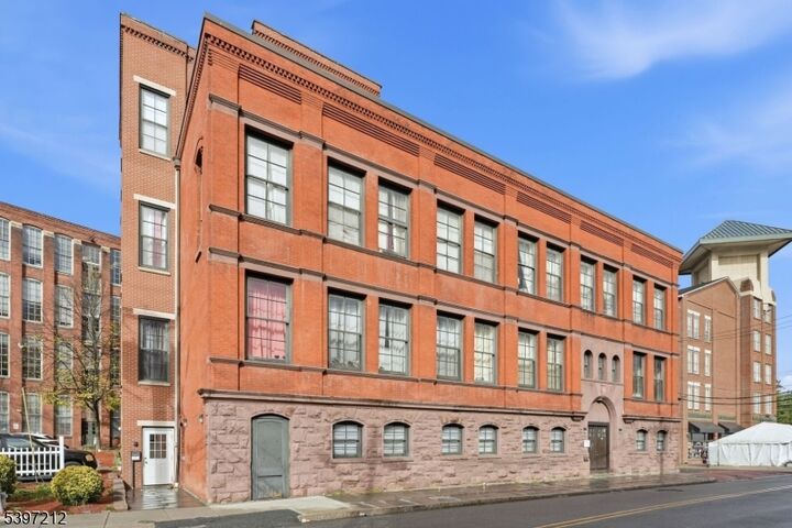 Property Photo: 19 Market St 205 NJ 07501