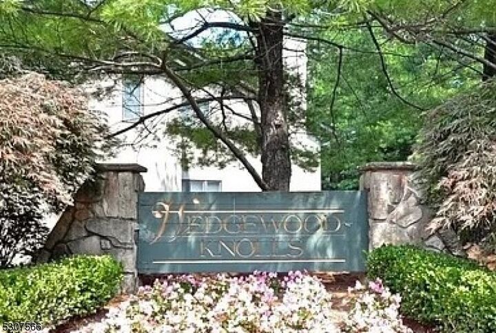 Property Photo: 7 Dogwood Ct 7 NJ 07424