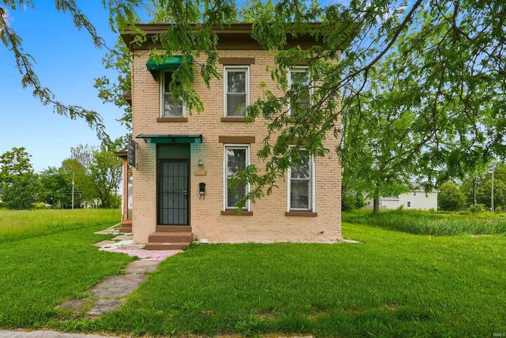 Property Photo:  613 E Lewis Street  IN 46802-3244 
