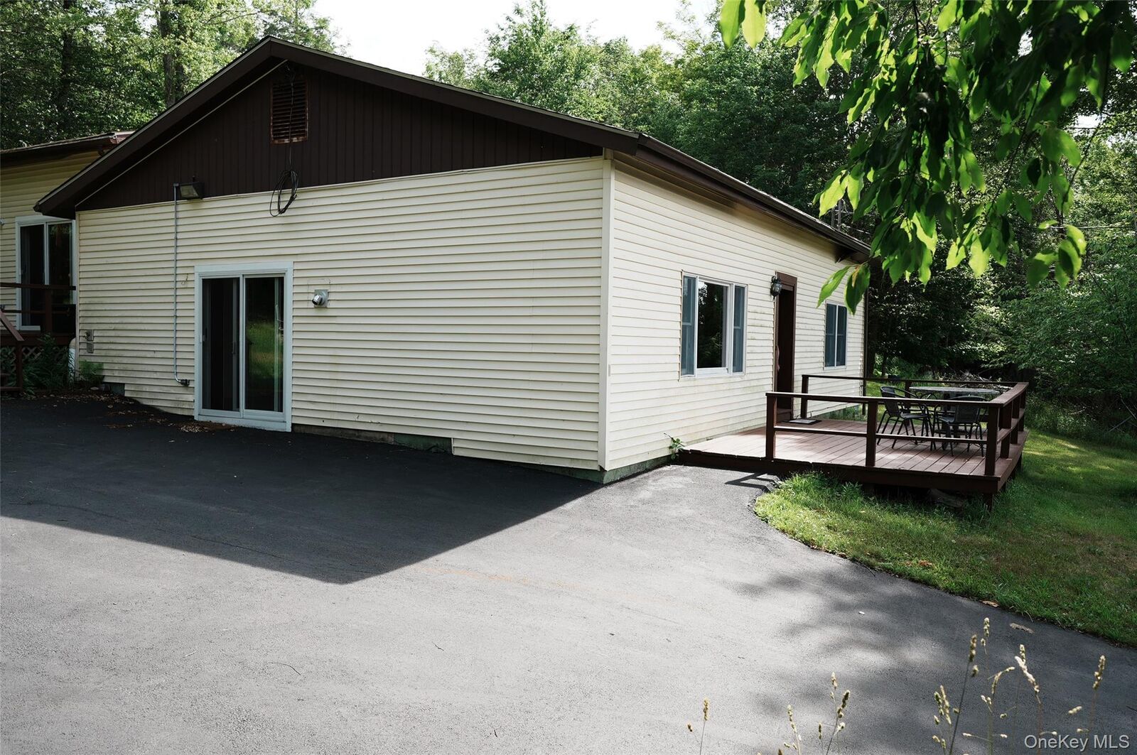 Property Photo:  