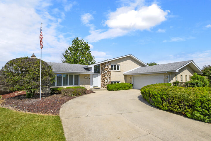 Property Photo: 15542 Narcissus Lane IL 60462