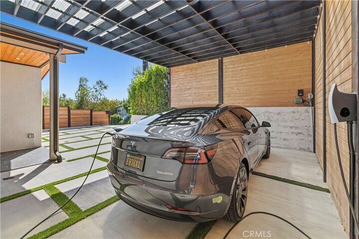 Property Photo:  22263 Flanco  CA 91364 