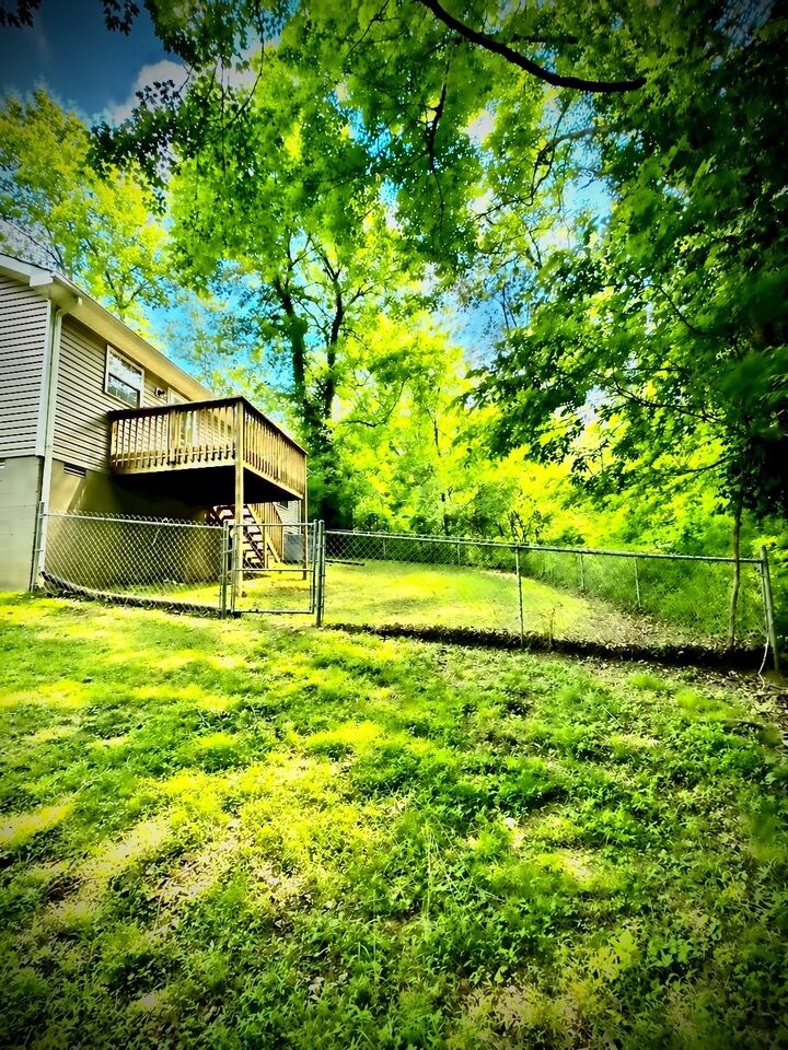 Property Photo: 168 Inglewood Dr TN 37040