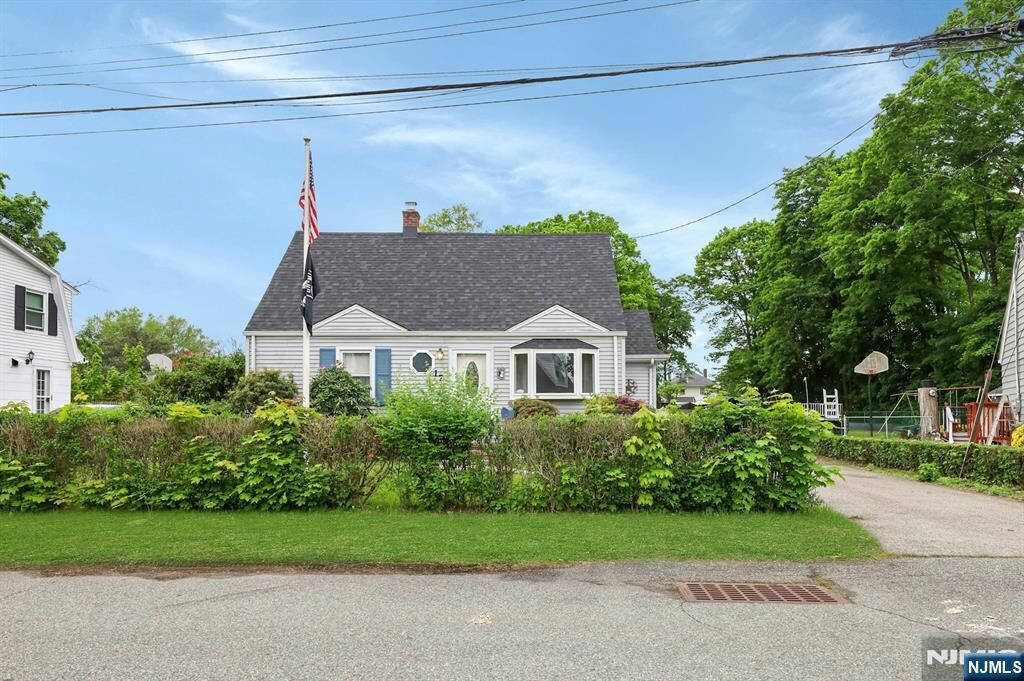 Property Photo:  17 Butler Place  NJ 07420 