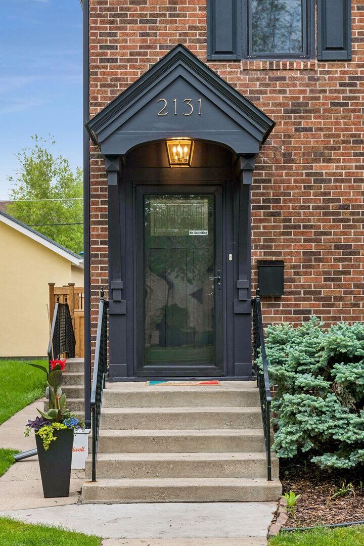 Property Photo:  2131 Juno Avenue  MN 55116 
