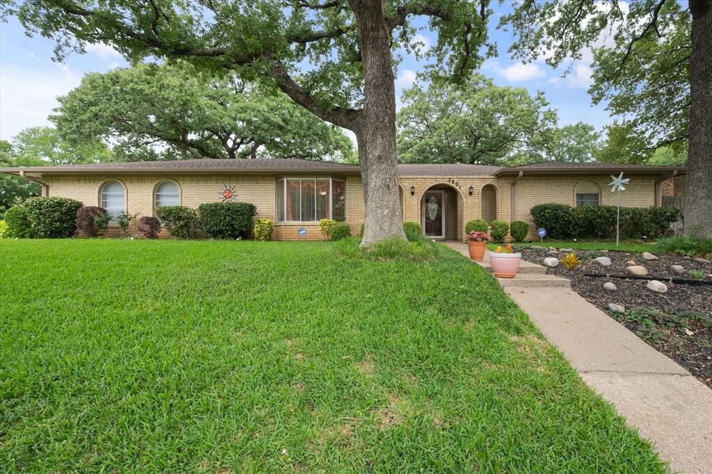 Property Photo: 2801 Valparaiso Trail TX 76017