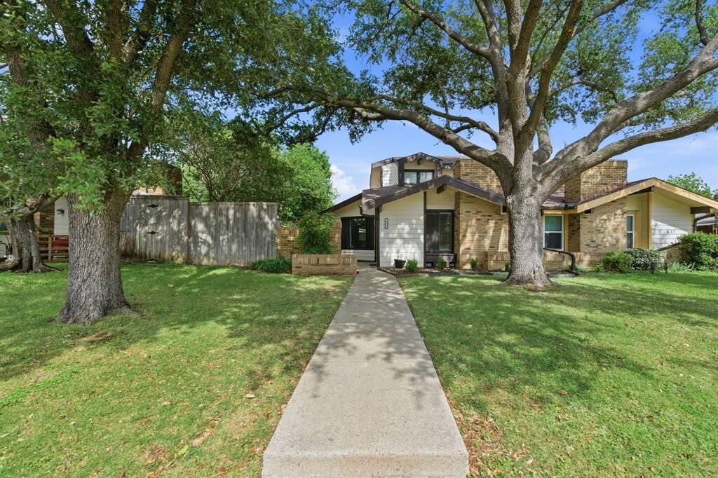 Property Photo: 633 Hunters Glen Street TX 75067