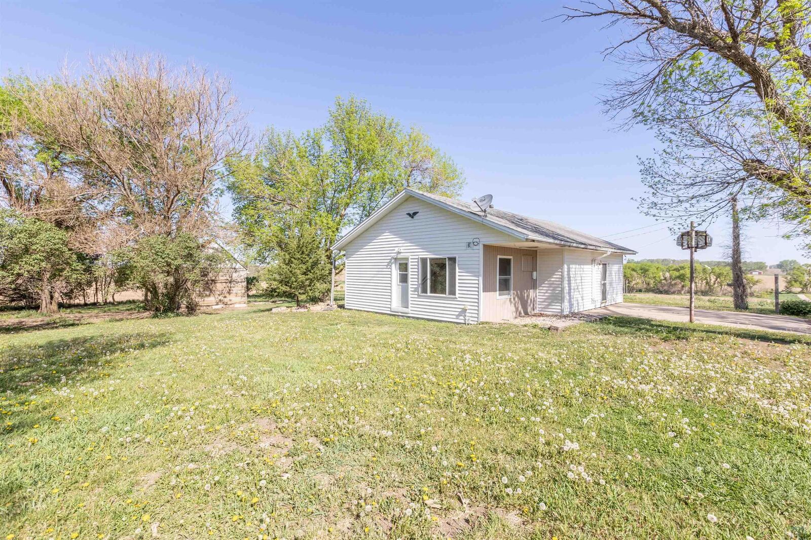 Property Photo:  820 4th St  IA 51027 