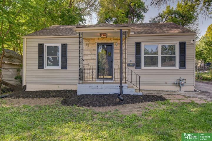 Property Photo: 5605 Manderson Street NE 68104