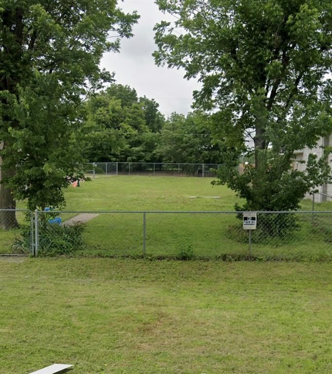 Property Photo: 1025 W Colorado Avenue OK 73018
