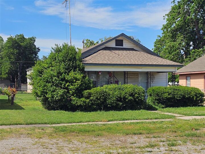 Property Photo:  115 W Ash Street  OK 73051 