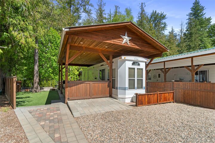 Property Photo: 1131 Pine Grove Road 8 BC V0E 1M5