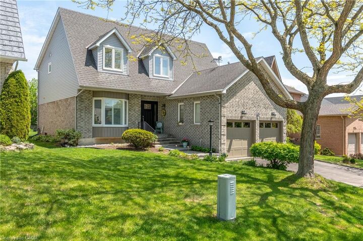 Property Photo: 9 Golfview Crescent ON L9H 6V7