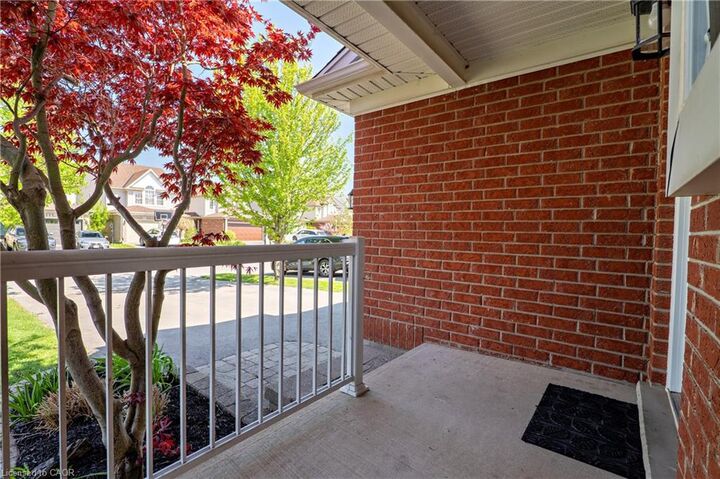 Property Photo:  635 Bonavista Drive  ON N2K 4B3 