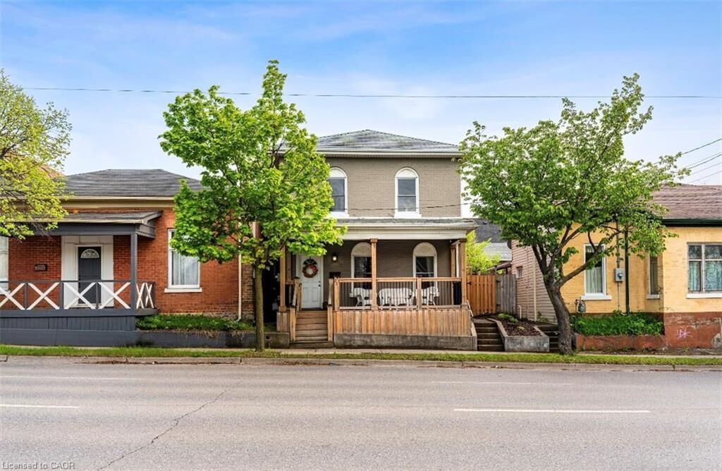 Property Photo:  231 Dalhousie Street  ON N3S 3V1 