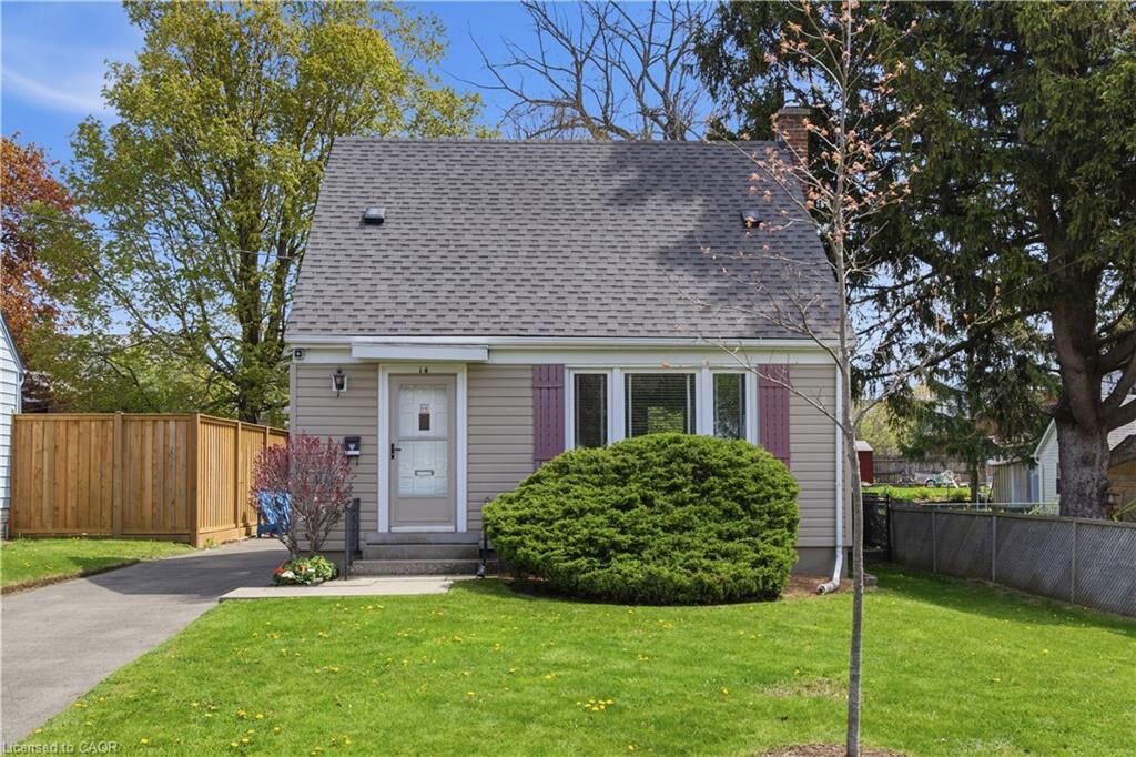 Property Photo: 14 Lorne Crescent ON N2M 3Y3