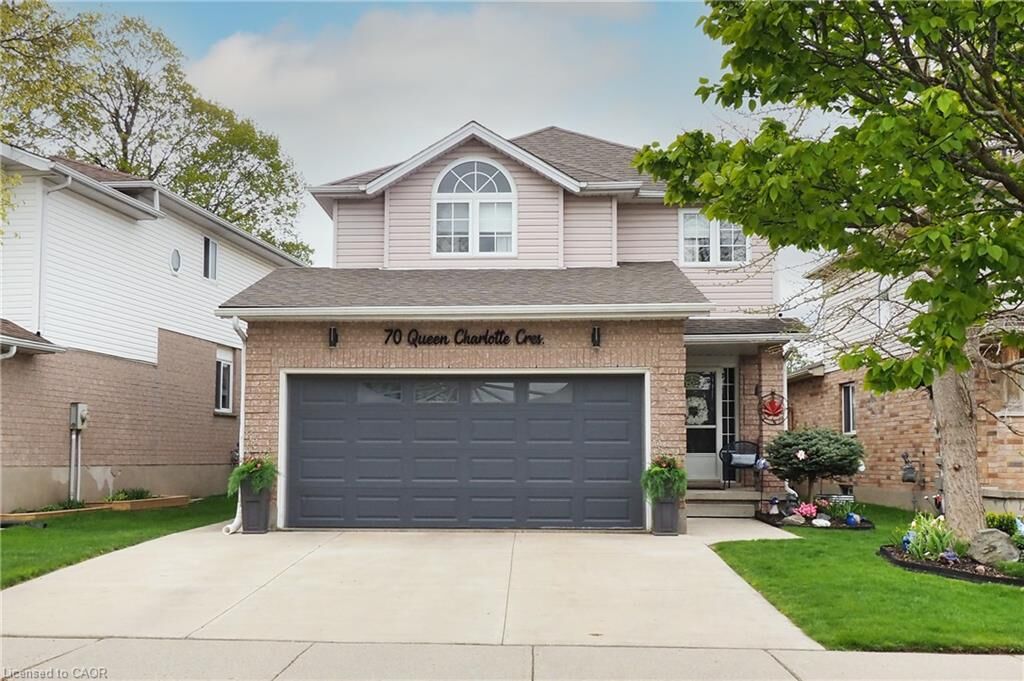 Property Photo:  70 Queen Charlotte Crescent  ON N2E 3N6 