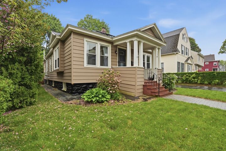 Property Photo:  8 Carver Street  MA 01604 