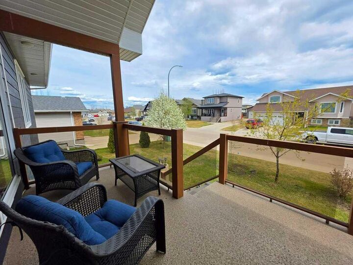 Property Photo: 812 9 Street SE AB T0G 2A3
