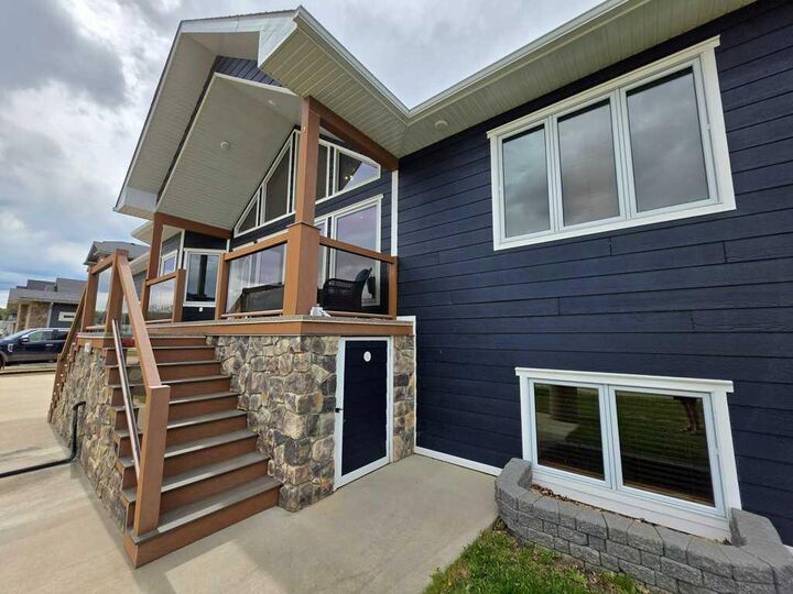 Property Photo: 812 9 Street SE AB T0G 2A3