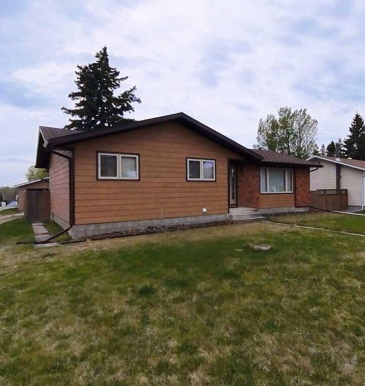 Property Photo: 5411 51 Avenue AB T4T 1E8