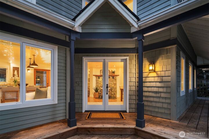 Property Photo:  2038  9th Street W  WA 98033 