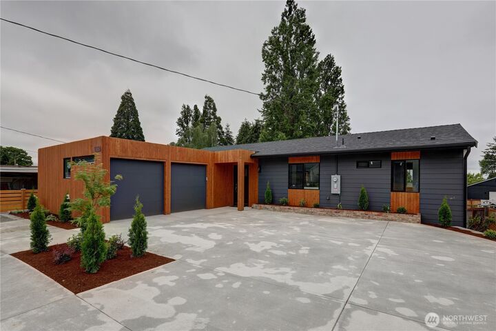 Property Photo:  1324 N Hawthorne Street  WA 98406 