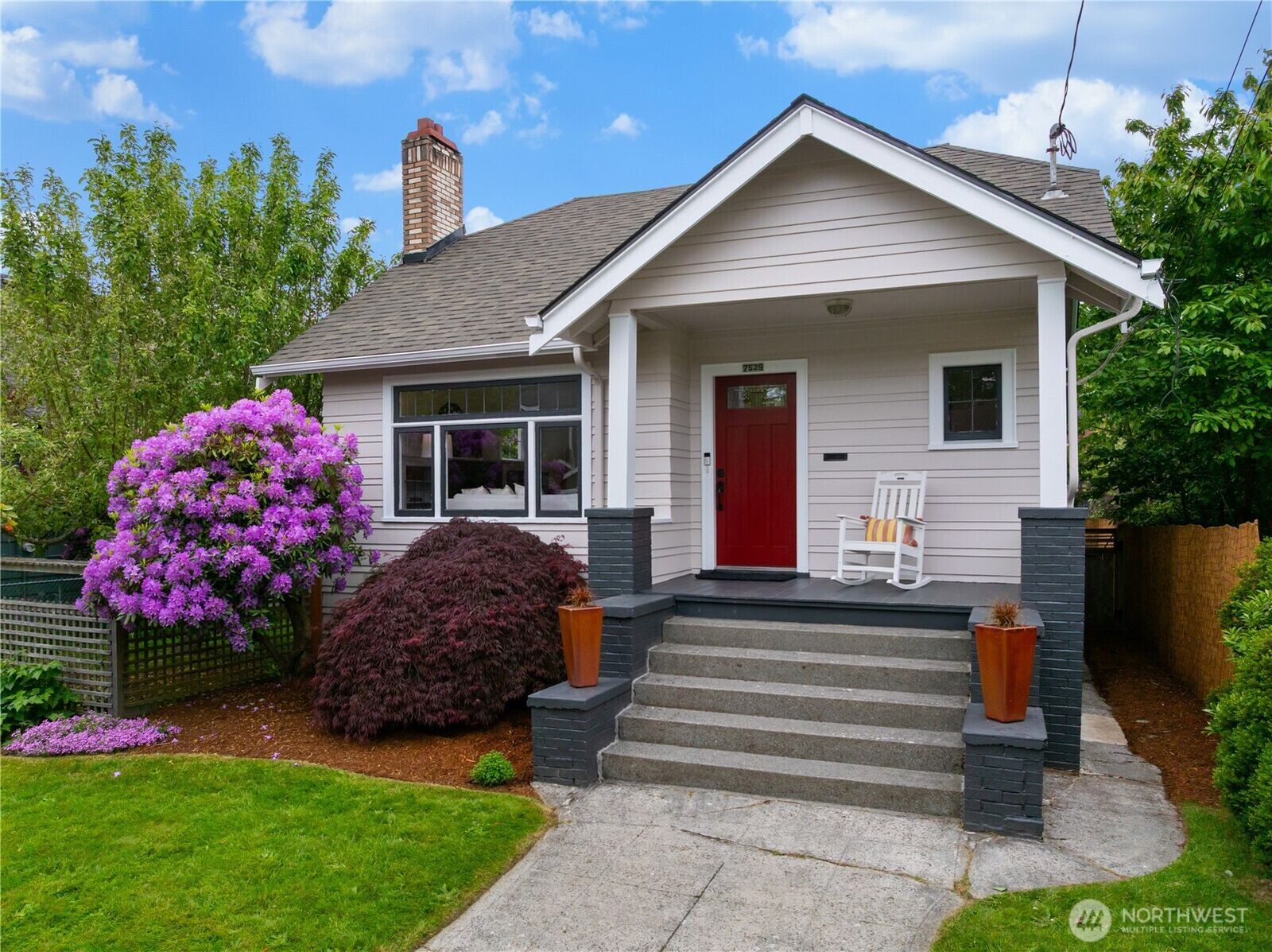 Property Photo: 7529 32nd Avenue NW WA 98117