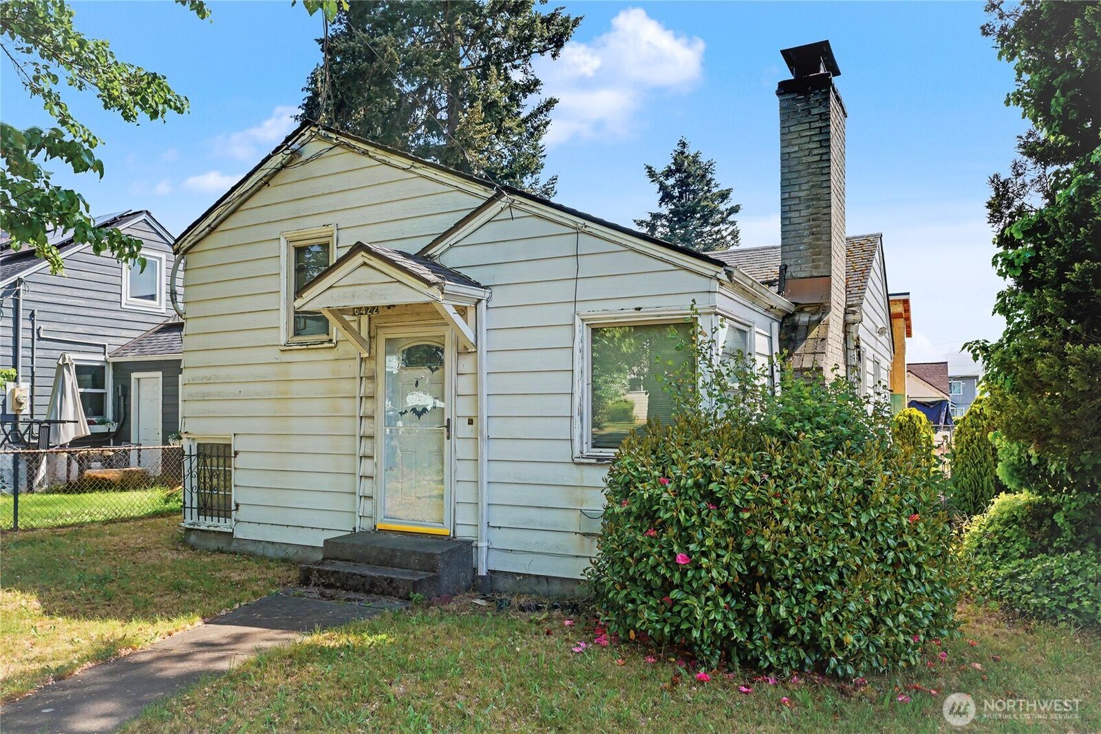 Property Photo: 6422 28th Avenue S WA 98108