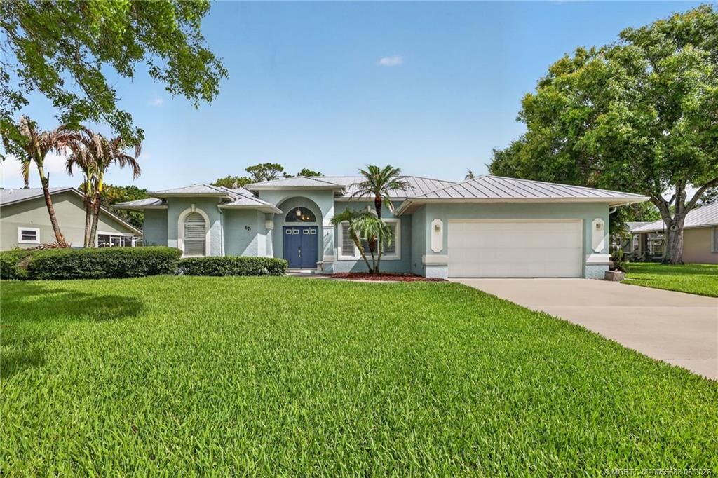 Property Photo: 671 SE Pin Oak Terrace FL 34997