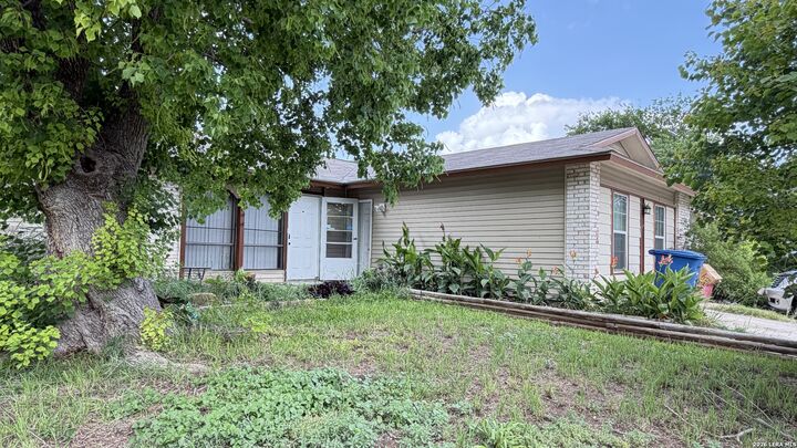 Property Photo: 5935 Misty Lake St TX 78222