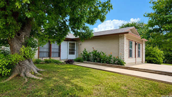 Property Photo: 5935 Misty Lake St TX 78222