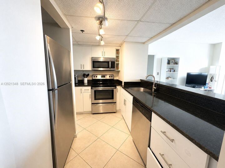 Property Photo:  540 Brickell Key Dr 1801  FL 33131 