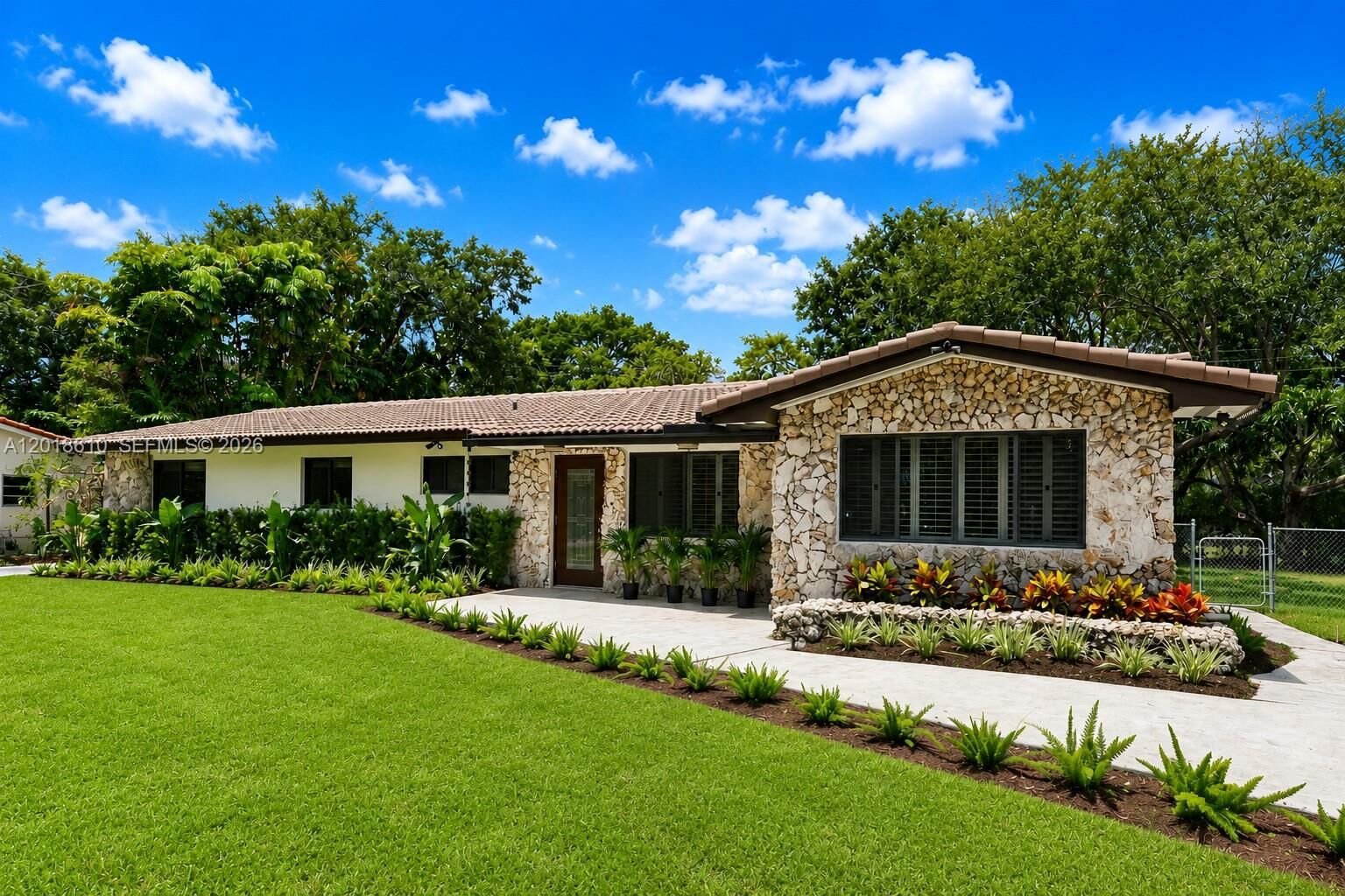 Property Photo: 7220 SW 69th Ct FL 33143