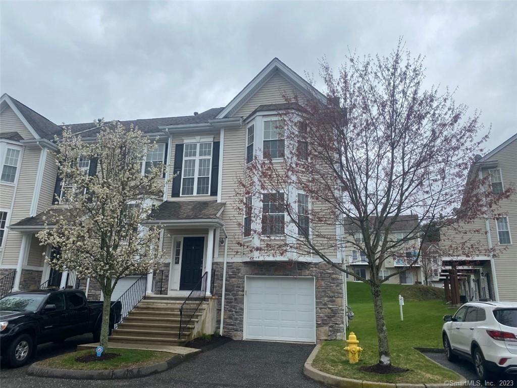 Property Photo: 1305 Sienna Drive 1305 CT 06810