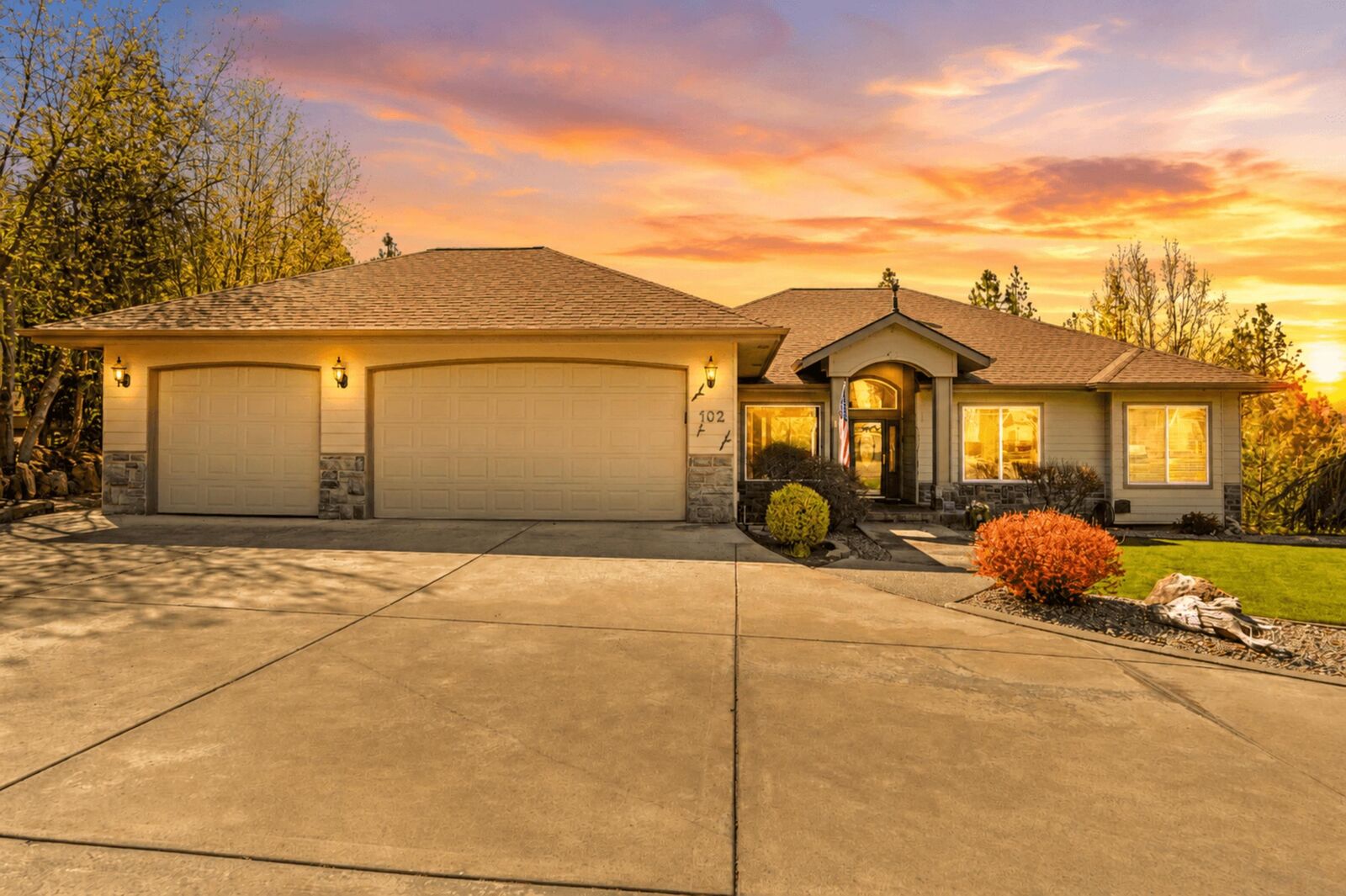 Property Photo: 102 N Lindeblad Ln WA 99019