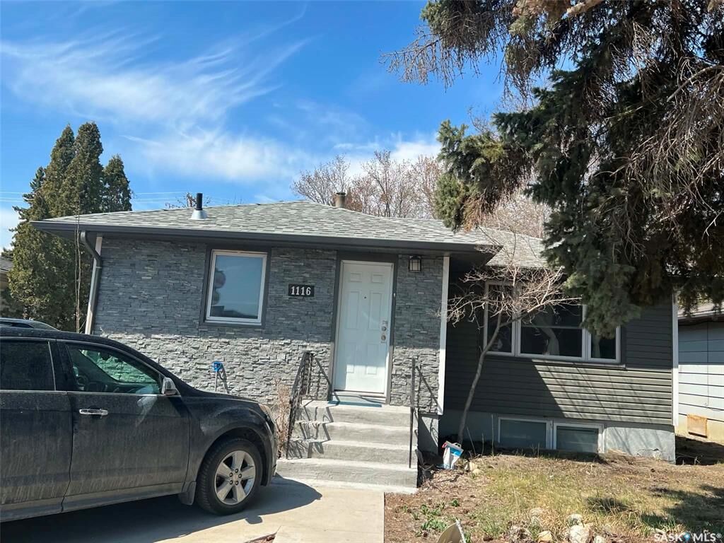 Property Photo: 1116 Cumberland Avenue S SK S7H 2L7