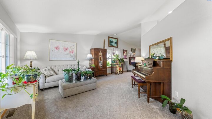 Property Photo: 4110 Hilltop Dr WA 99301