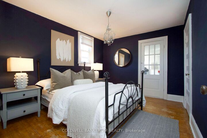 49 Brock Street E — photo 1