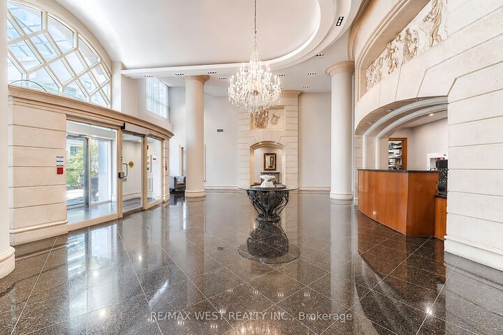 Property Photo: 23 Lorraine Drive 2105 ON M2N 6Z6