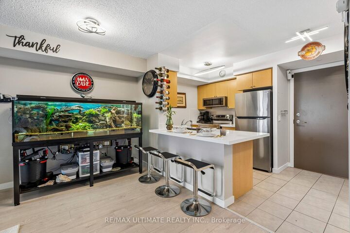 Property Photo: 35 Saranac Boulevard 308 ON M6A 2G4