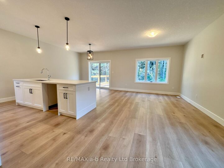 Property Photo: 41 Cash Crescent ON N5C 0E2