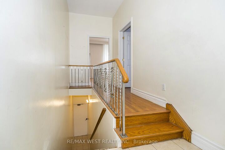 Property Photo: 404 Manning Avenue ON M6G 2V7