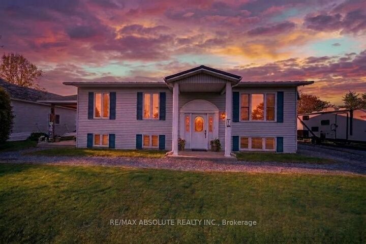 Property Photo: 38 Duchesse Crescent ON K0A 2M0