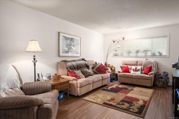 Property Photo:  218 Bayview Ave 112  BC V9G 1S9 