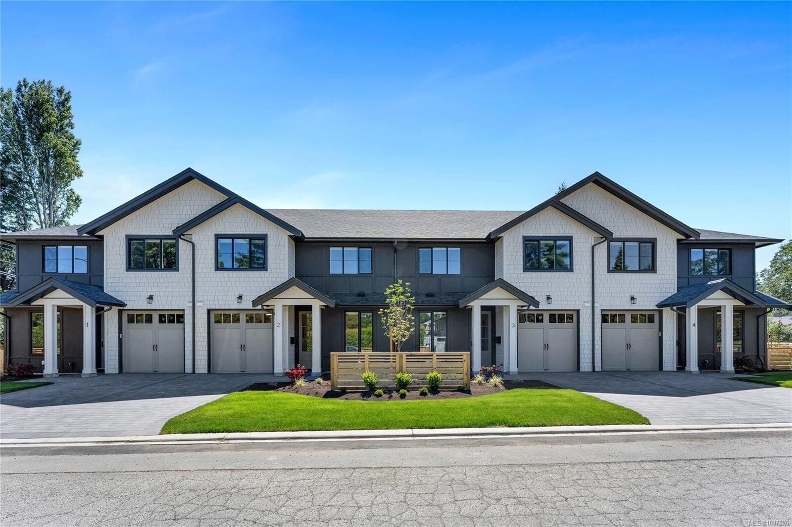 Property Photo:  3333 Henderson Rd 2  BC V8Z 3P3 