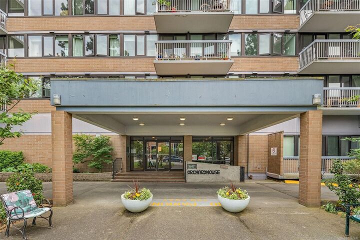 Property Photo:  647 Michigan St 907  BC V8V 1S9 